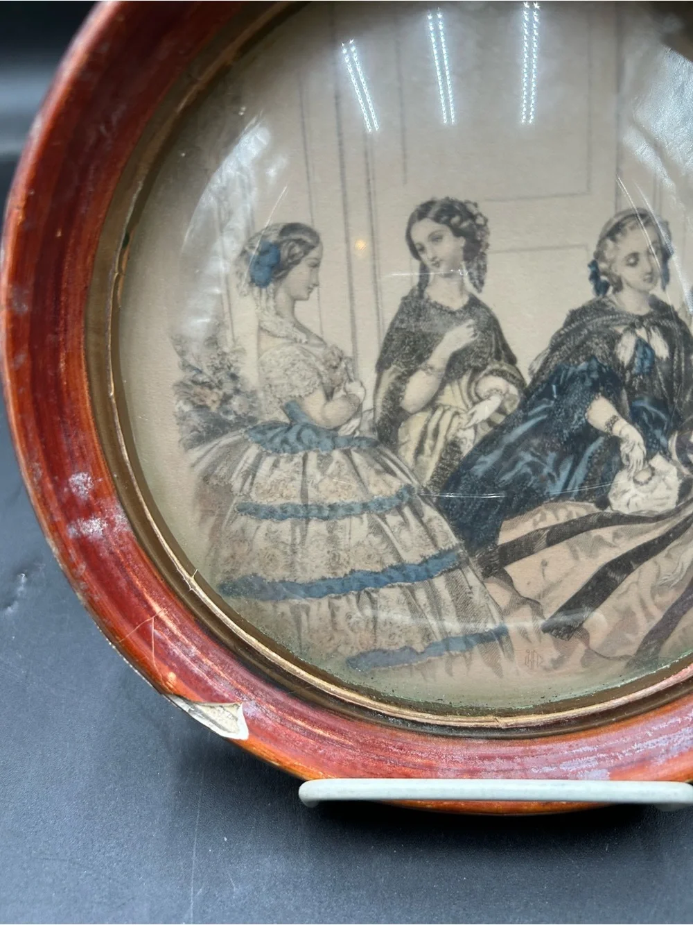 Victorian Ladies bubble glass Round Framed Print